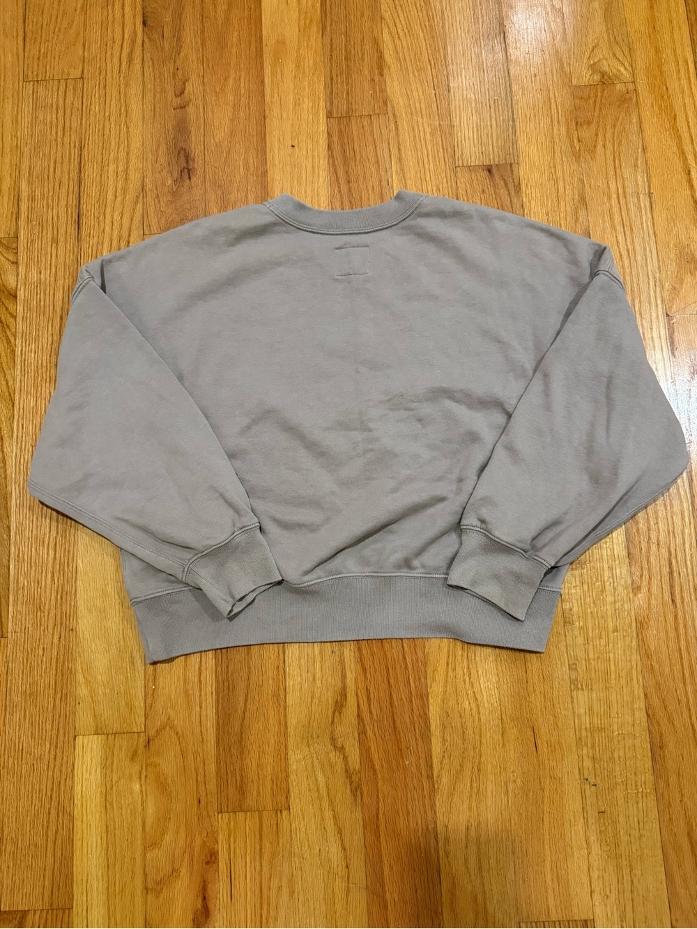 Abercrombie & Fitch Paris Crewneck Cropped Sweatshirt - Picture 3 of 6